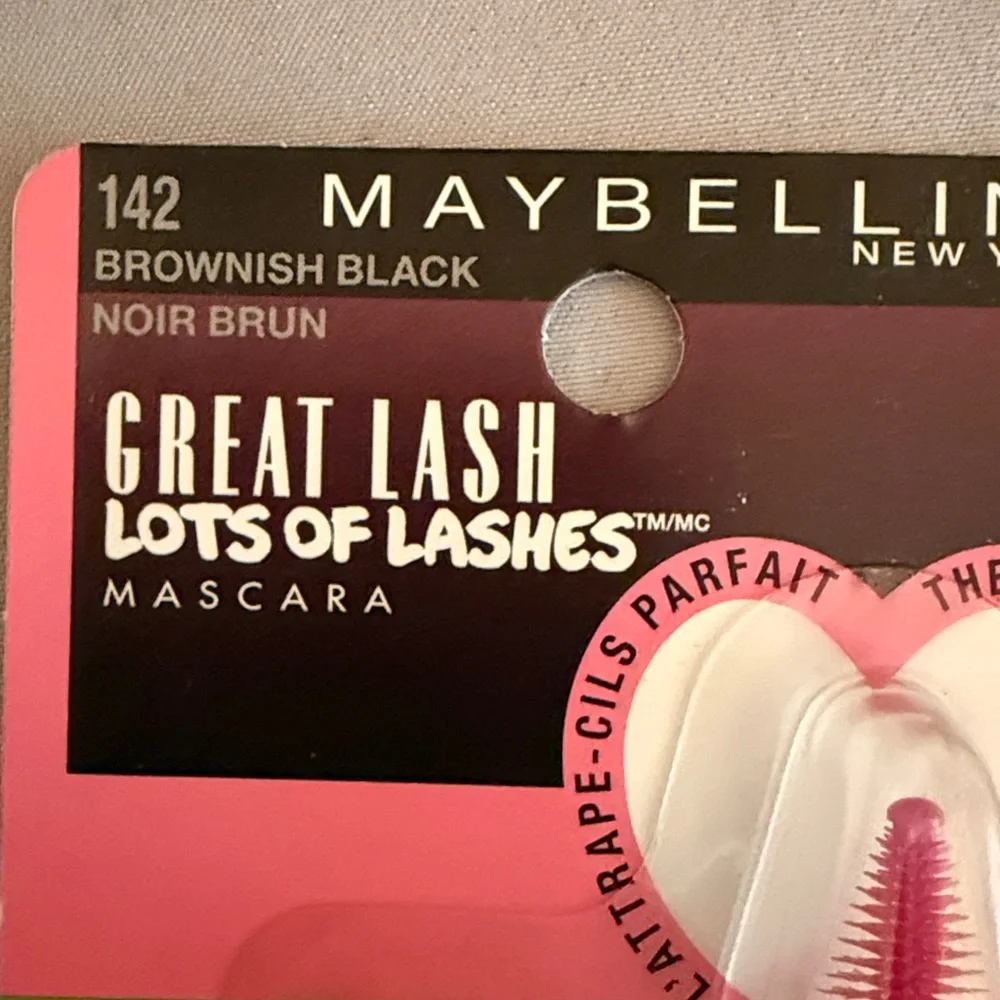Maybelline Great Lash Mascara - Brownish Black 142 Lots of Lashes NEw in package